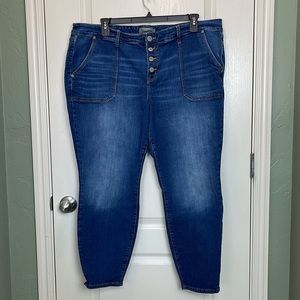 EUC Torrid Mid-rise Skinny vintage stretch Jeans size 24R
